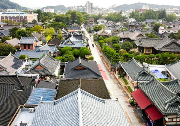 ´Ú¹ñ¤ÎÅÁÅý·úÃÛÍͼ°¡¦´Ú²°(¥Ï¥Î¥Ã)¤Î²È¡¹¤¬¿ô¿¤¯»Ä¤Ã¤Æ¤¤¤ë¥¨¥ê¥¢¤Ç¡¢Ãæ¤Ë¤ÏÃÛ1000ǯ°Ê¾å¤ÎÎò»Ë¤ò¤â¤Ä¸ÅÂð¤â¡£Ê佤¤ä¥ê¥Õ¥©¡¼¥à¤ò·Ð¤Æ¡¢¥ª¥·¥ã¥ì¤Ê´Ú²°¥«¥Õ¥§¡¢¥²¥¹¥È¥Ï¥¦¥¹¤Ë¤Ê¤Ã¤Æ¤¤¤ë²È¤â¿¿ô¤¢¤ê¤Þ¤¹¡£´Ú¹ñ¥É¥é¥Þ¤Î¥í¥±ÃϤȤ·¤Æ¤â¿ô¿¤¯¤ÎºîÉʤËÅо줷¤Æ¤¤¤ë¿Íµ¤¥¹¥Ý¥Ã¥È¤Ç¤¹¡£