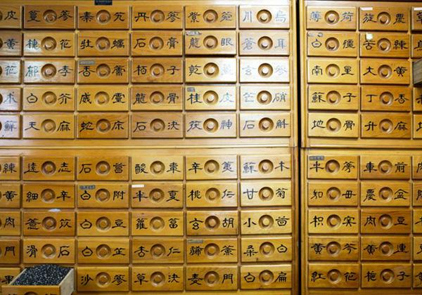 ´Ú¹ñÂè»°¤ÎÅÔ»Ô¡¢Âçî¹(¥Æ¥°)¤ÎÌôÎá(¥ä¥ó¥Ë¥ç¥ó)»Ô¾ì¤Ï¡¢350ǯ¤ÎÎò»Ë¤¬¤¢¤ë´ÚÊý»Ô¾ì¤Ç¤¹¡£Ìó800m¤ÎÄ̤ê¤Ë´ÚÊýÌô¶É¤ä´Ú°å±¡(¥Ï¥Ë¥¦¥©¥ó)¡¢´ÚÊýÌôºà²·Ç䏤¬Ì©½¸¡£¡ÖÌôÎá»Ô´ÚÊýº×¤ê¡×¤âËèǯ³«¤«¤ì¡¢Â¿¤¯¤Î¿Í¤ÇÆø¤ï¤¤¤Þ¤¹¡£¸Å¤¯¤«¤éÅÁ¤ï¤ë´ÚÊý¤ÎÌ¥ÎϤÈÌô¿©Æ±¸»¤ÎÎÁÍý¤ò¤´´®Ç½¤¯¤À¤µ¤¤¡£