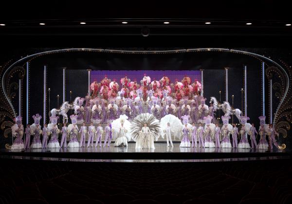 ¸ø±é¤Î½ª¤ï¤ê¤ËÁ´°÷·¤¦¡Ø¥Ñ¥ì¡¼¥É¡Ù¥È¥Ã¥×¥¹¥¿¡¼¤¬Â籩º¬¤òÇØÉé¤Ã¤ÆÂ糬Ãʤò¹ß¤ê¤Æ¤¯¤ë¥·¡¼¥ó¤Ï¿À¡¹¤·¤¤¤Û¤É¤ÎÈþ¤·¤µ¤Ç¤¹¡£¤³¤Î¥·¡¼¥ó¤ò´Ñ¤ë¤À¤±¤Ç¤â¡ÈÊõÄͤËÍè¤ÆÎɤ«¤Ã¤¿¡É¤È»×¤¨¤Þ¤¹¡ª