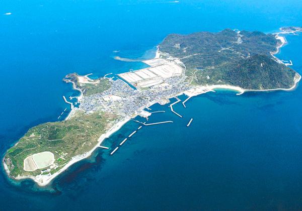 【姫島】大分県の国東半島の沖5キロの海上に浮かぶ周囲17km、人口約1,600人の大分県唯一の村。車えびの養殖と沿岸漁業が主な産業の自然豊かな島です。（イメージ）