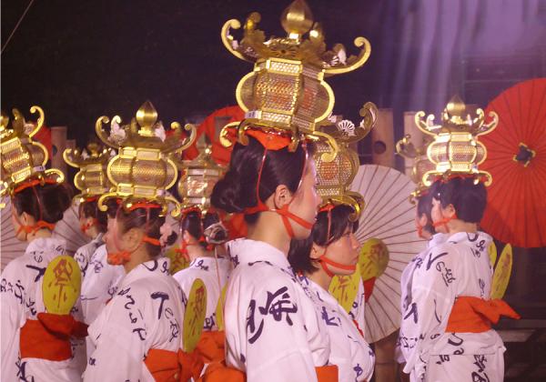 【気ままに自由見物 / 福岡地区発着】幻想の山鹿灯籠まつりと藤山の梨狩り2個お…