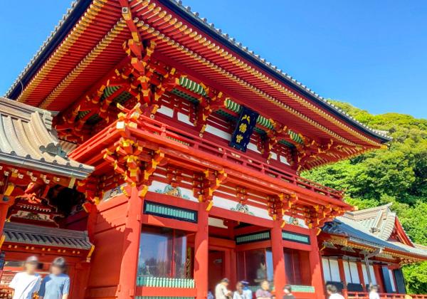 ���ԡ����Ҥξ�ħ�Ȥ��ơ���������ȸ���μ����Ȥ��ơ���800ǯ�ʾ��Ĺ���ˤ錄��͡��ο��Ĥ򽸤�Ƥ����ᲬȬȨ�ܡ�����ī�椫��Τ����Ϥϡ���ˤνŤߤ�˭���ʼ�����Ĵ�¤���ˬ���͡��ο���椭�Ĥ��Ƥ�ߤޤ����϶��������פ���뻲�ҼԤ��顢���������¤�͵��ޡ������ʤ�ڤ���Ѹ��Ҥޤǡ�ǯ�֤��̤���¿���ο͡������襤�ޤ���