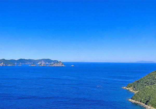 晴れた日にはきらめく紺碧の日向灘のパノラマ絶景が一望できる佐伯【空の公園展望台】(※イメージ)