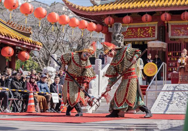 【媽祖行列:14(日)開催】江戸時代に長崎へ入港した唐船の船員達が航海安全の女神とされる媽祖を唐人屋敷や興福寺へ安置する為に行っていた行列を再現して市内を練り歩きます♪(※イメージ / 写真提供:長崎県観光連盟)